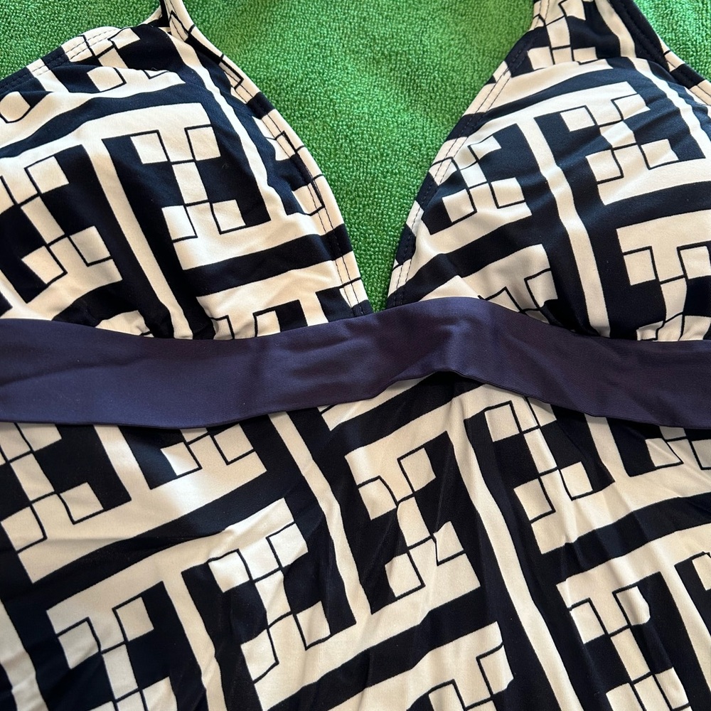 Black and White geometric haltered tankini top - Picture 2 of 4